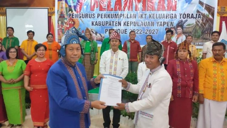 Lantik Pengurus IKT Kepulauan Yapen, Bupati Tonny Tesar pesan "Wujudkan Toleransi dan Harmonisasi di Tengah Keragaman Hidup Bermasyarakat"