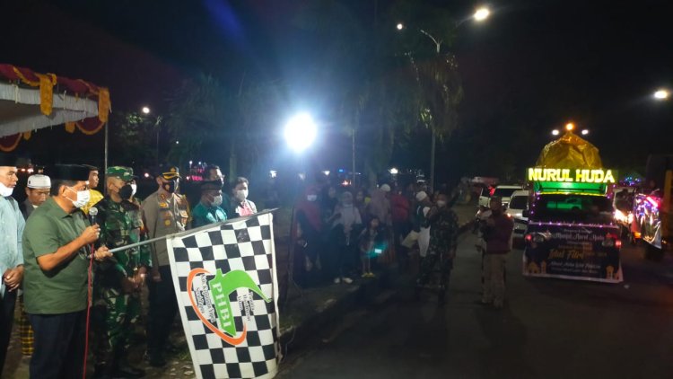 Festival Pawai Kembali di Gelar..! Bupati Yapen Tonny Tesar Melepas Iringan