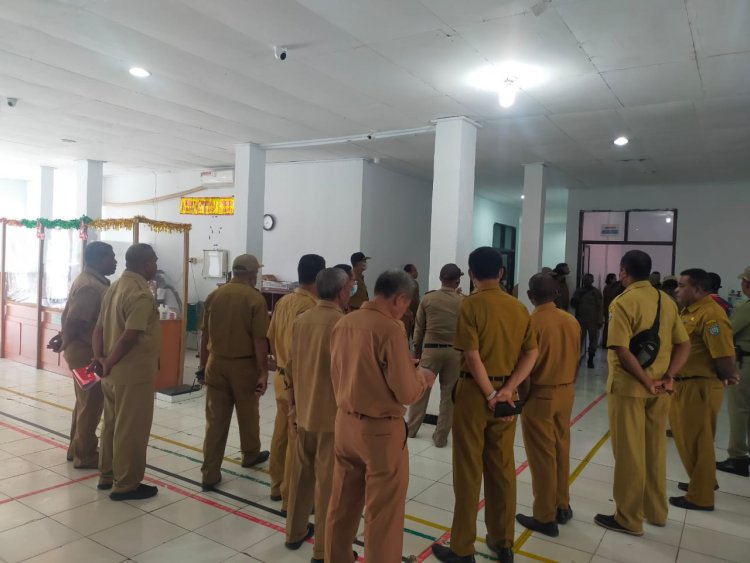 Mendadak..! Kesehatan Wabup Yapen Frans Sanadi Terganggu dan Dilarikan ke RSUD Serui 