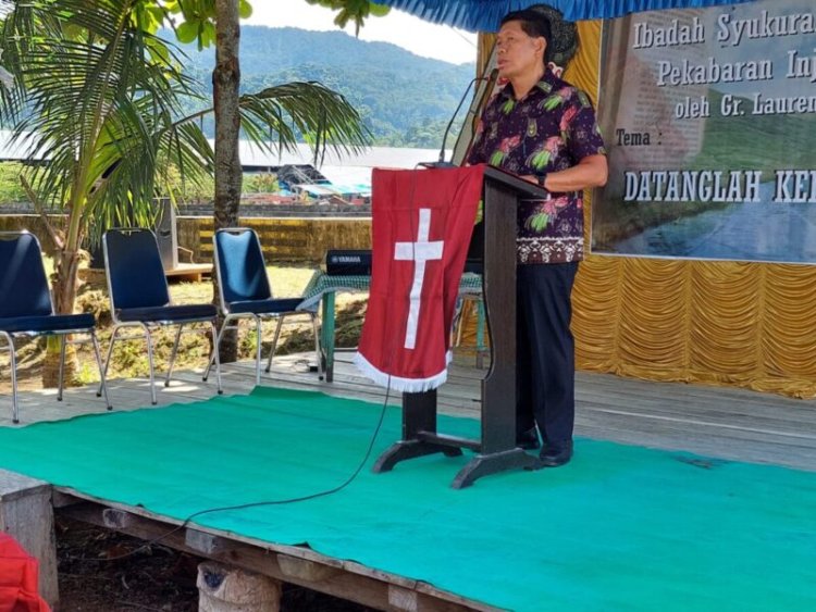 "Berpegang Teguh Injil sebagai Sumber Kebenaran, Harus direalisasikan dalam Kehidupan" harap Bupati Tonny Tesar pada Ibadah Pengucapan Syukur 1 Abad Injil Masuk di Peradaban Tanao
