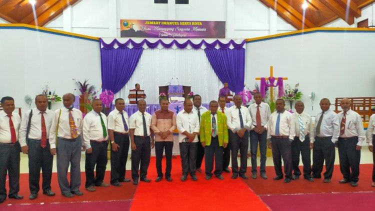 Resmi Dilantik Ketua dan Pengurus Ikatan Alumni Sekolah YPK, Simpatisan YPK, Anak Guru YPK dan Tim Pakar PSW YPK Kabupaten Kepulauan Yapen Masa Bhakti 2022-2026