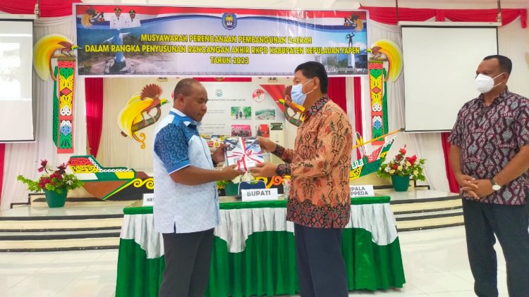 Buka Musrenbang Penyusunan RKPD Tahun 2023, Bupati Tonny Tesar berharap "Prioritas Program Pembangunan yang Dapat Meningkatkan Pembangunan SDM, Laju Pertumbuhan Ekonomi, dan aspek Kesejahteraan Masyarakat