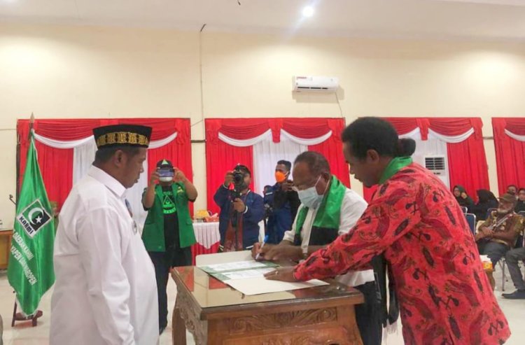Hadiri Pelantikan Pengurus MD-KAHMI Kabupaten Kepulauan Yapen-Waropen, Wakil Bupati Frans Sanadi ajak "Pengurus Wujudkan Soliditas, Berkolaborasi dan Berkonstribusi dalam Pembangunan"