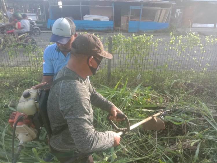 Turut Partisipasi HUT ke-53 Kabupaten dan Serui Sebagai Kota Transit Kegiatan Sidang Sinode GKI ke XVIII di Waropen, Warga KKM Mal-Malut adakan Kerja Bhakti Bersih Lingkungan Kota Serui