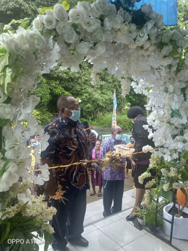 Wakil Bupati Yapen Frans Sanadi Hadiri Peresmian dan Pentahbisan Gedung Sekolah Minggu Jemaat GKI Yapsel