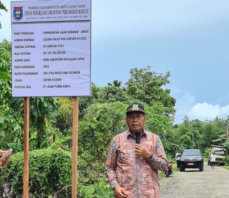 Tiba di Bandara Kamanap Serui, Bupati Tonny Tesar Launching Peningkatan Jalan 29 KM Kamanap - Ansus