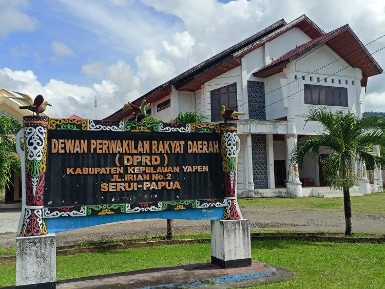 DPRD Kepulauan Yapen Dikunjungi 35 Tamu, Mendadak Gedung Riuh..!
