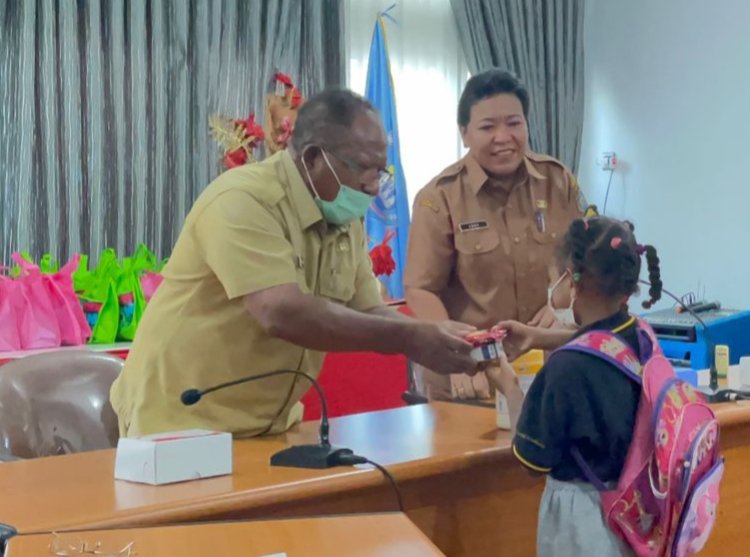 Pemda Kepulauan Yapen Menerima Study Touring Charis Academy School "Mereka Generasi Emas" Ucap Wakil Bupati Frans Sanadi