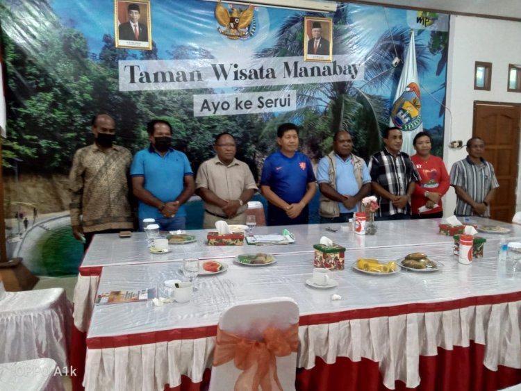 Bupati Tonny Tesar Sambut Kedatangan Pastor Jhon Bunay