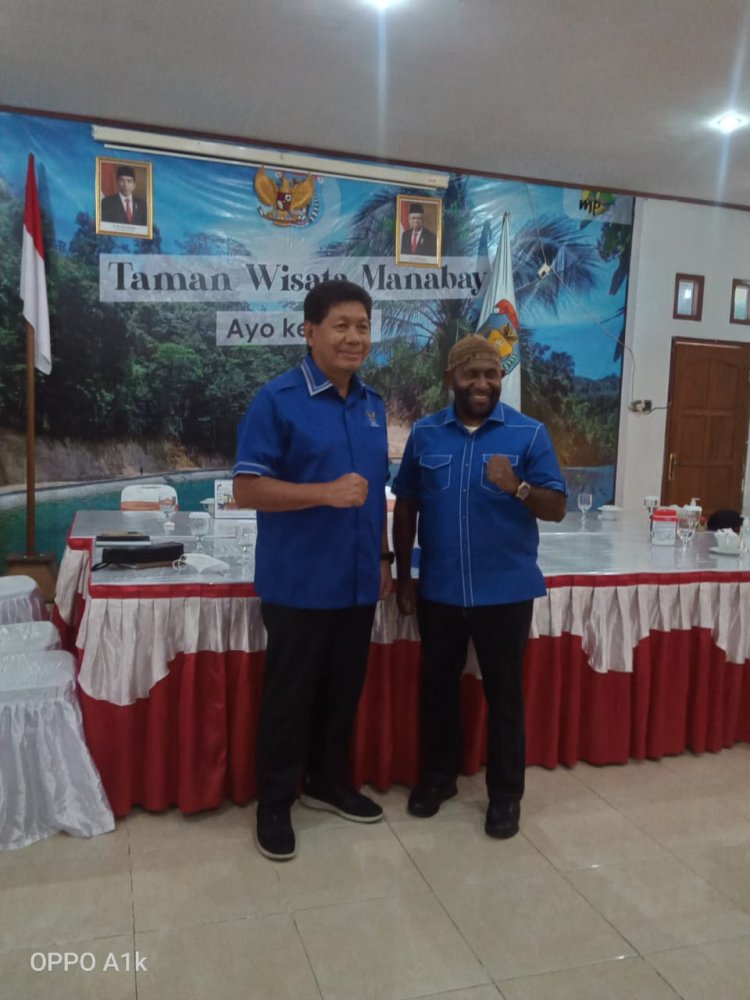 Ricky Ham Pagawak Datang ke Serui, Ada Apa ?