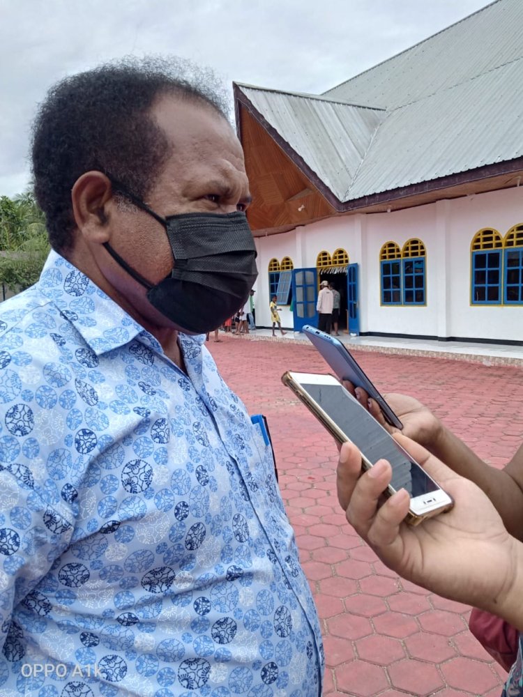 Kadis Pendidikan dan Kebudayaan Kepulauan Yapen Zakarias Sanuari Ambil Langkah Strategis Selesaikan Masalah SD Negeri Kawipi"