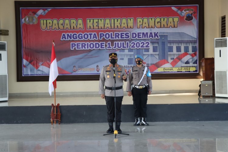 Sebanyak 54 personel Polres Demak mendapatkan kenaikan pangkat pada Hari Bhayangkara ke-76