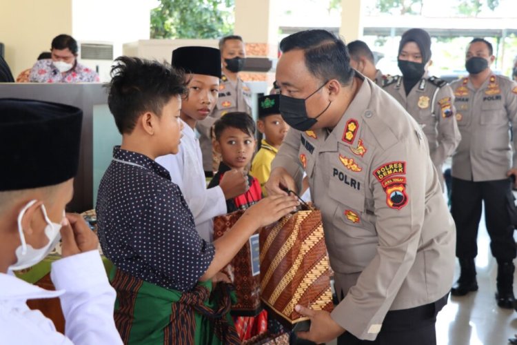 Polres Demak Gelar Khitanan Massal Diikuti 158 Anak, Peringati Hari Bhayangkara Ke-76
