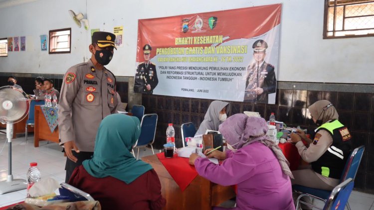 Pengobatan Gratis dari Polres Pemalang Untuk Warga Terdampak Ribu Di Desa Kertosari