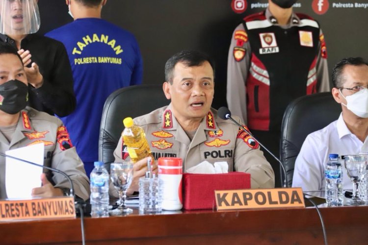 Polda Jateng Ungkap Kasus Peredaran Minyak Goreng Kemasan Tanpa Ijin Edar di Banyumas. 12 Ton Barang Bukti Disita
