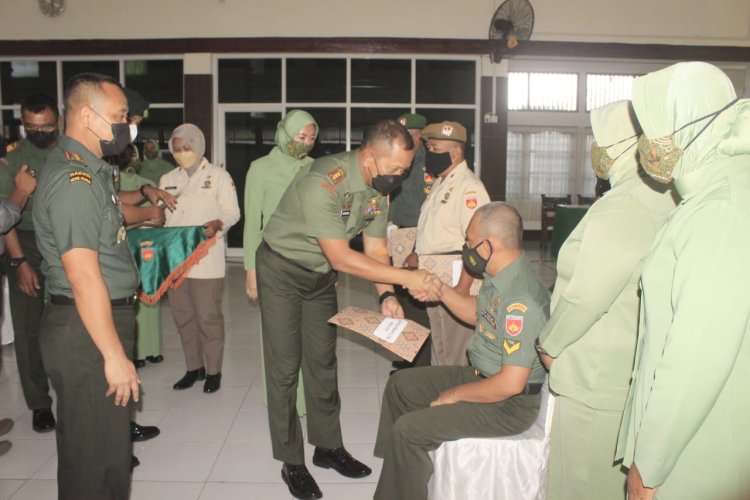 Wujud Empati, Danrem 074/Warastratama Berikan Santunan Kepada Anggota Kodim Klaten Yang Sakit Menahun