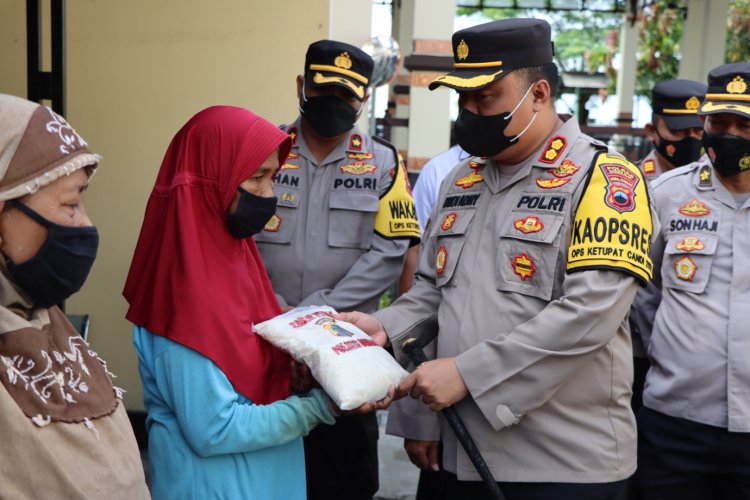 Polres Demak Salurkan Zakat Fitrah, Total 971 Paket Beras Dibagikan Warga