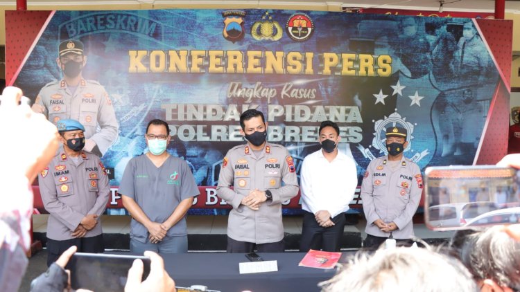 Kapolres Brebes Bersama Dokter Berikan Informasi Terkini Terkait Pembunuh Anak Kandung di Tonjong Brebes