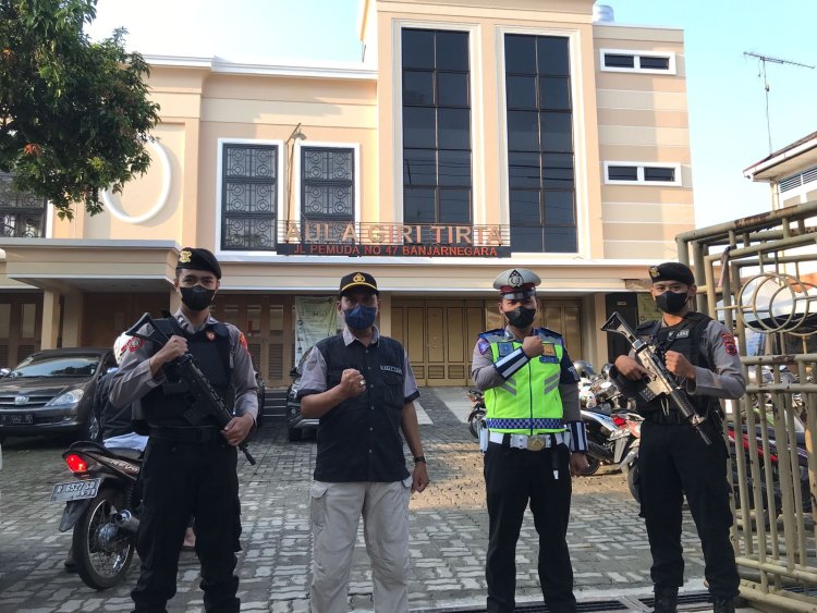 Personel Polres Banjarnegara Amankan Perayaan Paskah Guna Beri Rasa Aman Masyarakat