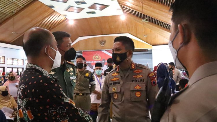 Ribuan KPM Terima BLT Sekaligus Vaksinasi, Polres Pemalang Terjunkan Tim Si Sambar