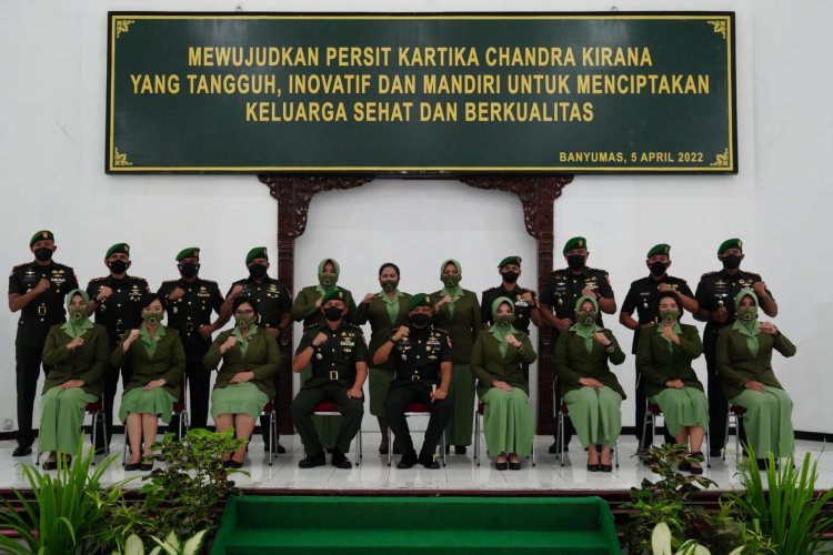 Persit KCK Koorcab Rem 071 PD IV/Diponegoro Peringati HUT Ke-76