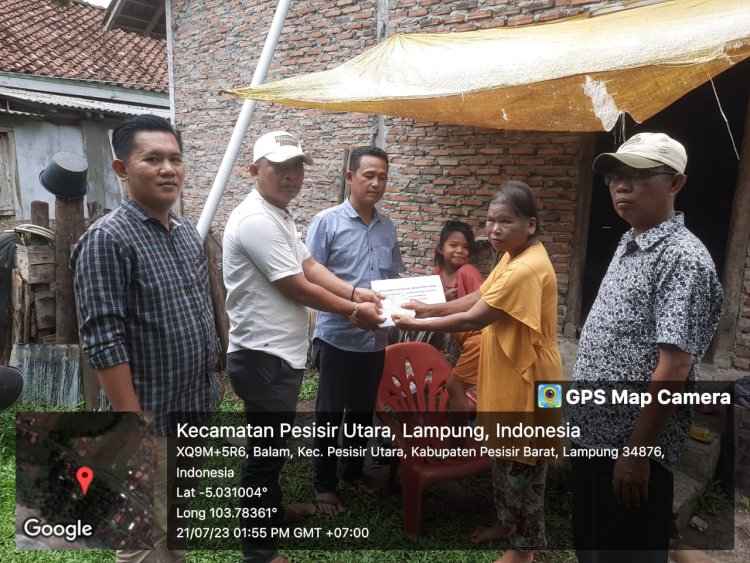 Hindari kerumunan Pemerintah Pekon Balam  Lakukan pembagian BLT-DD tahap ll secara Door to Door