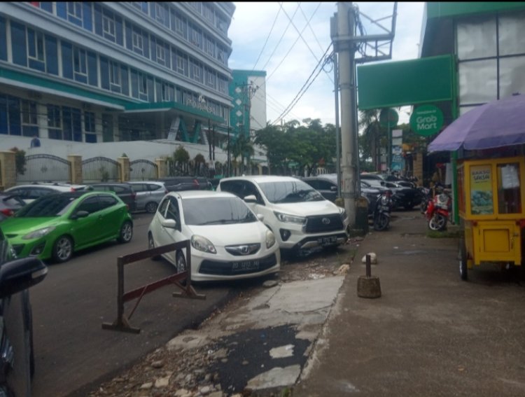 Semua Orang Punya Hak Termasuk Jalan Raya, Pemkot Tutup Mata !!
