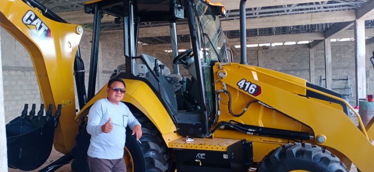 Menginspirasi, Tokoh Masyarakat Beli Alat Berat 1,2 M untuk Perbaiki Jalan Pemerintah
