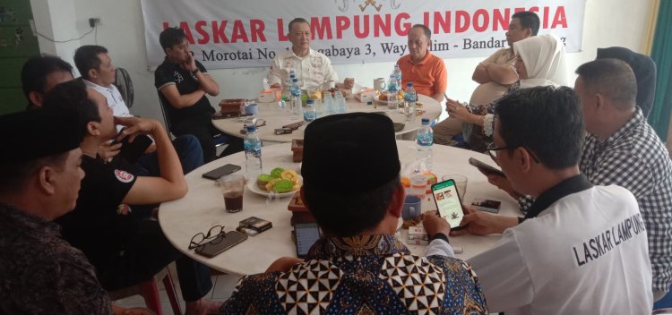 Ike Edwin Adakan Diskusi Santai Bersama Pengurus DPP dan DPC LLI di Sekretariat Jalan P Morotai Balam