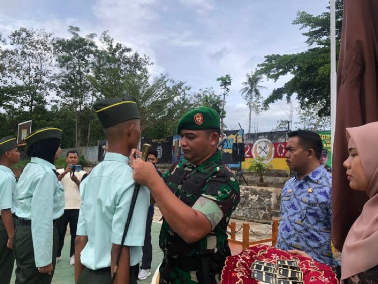 Dandim 0421/LS melantik Taruna dan Taruni SMK N 2 Kalianda