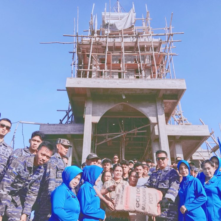 Gereja Sion Daeo Majiko Dapat Bantuan  Yang Distribusikan  Oleh Pangkalan TNI-AL Morotai