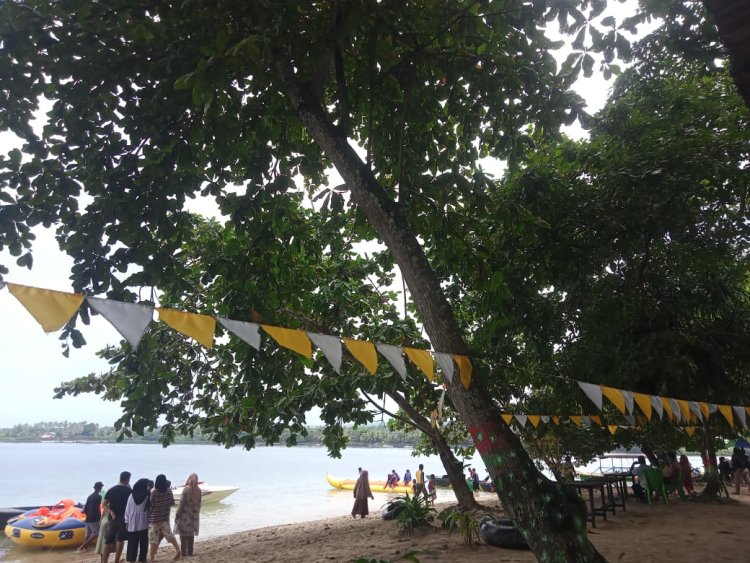Bibir Pantai Pulau Kahino Tobelo Kini di Kunjungi Para Wisatawan