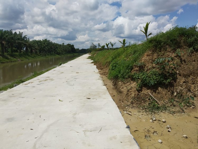 Diduga Bangunan Jalan Rabat Beton Dilahan Balai Besar Tanpa Izin Dibangun Oleh Pemkab Oku Timur
