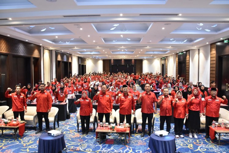 PDI PERJUANGAN DAN KUPAS TUNTAS GRUP MEMBUKA PELATIHAN DIGITAL DI HOTEL SHERATON BANDAR LAMPUN 2023