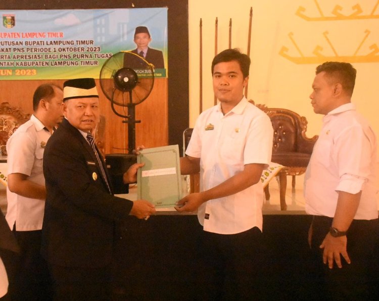 Bupati Berikan SK Kenaikan Pangkat PNS Golongan lV_lll