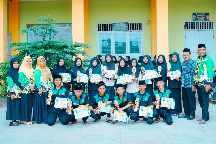 Ponpes Darul Amal, Berikan Ratusan Juta, Bagi Siswa Yang Berprestasi , Maupun Siswa Yang Kurang Mampu