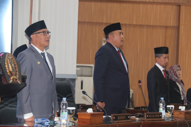 Iwan Setiawan Sampaikan Nota Keuangan Dan Rancangan Perubahan APBD Tahun 2023 Pada Rapat Paripurna