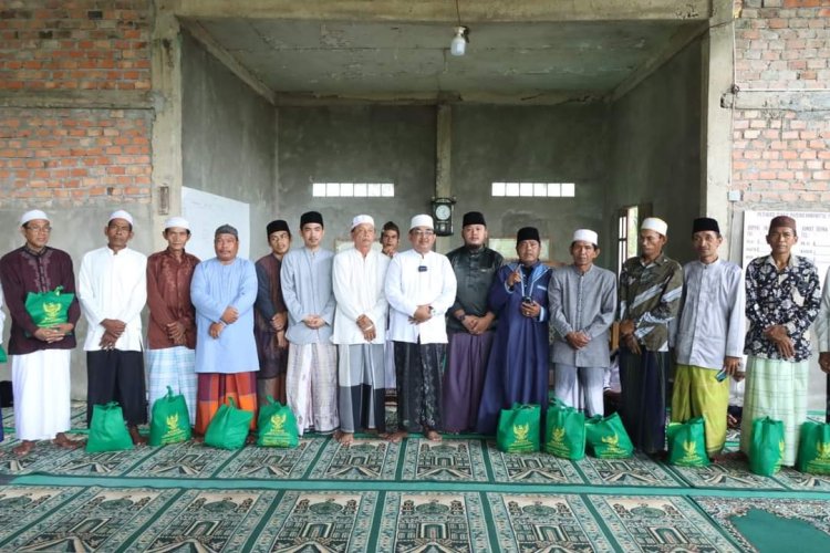 Bupati Tanjabbar Safari Jumat di Masjid Hidayatul Muttaqin Desa Teluk Sialang