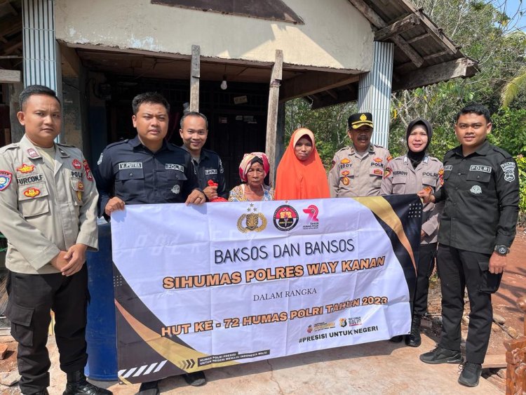 HUT Humas Polri Ke 72, Polres Way Kanan Salurkan Bansos Sembako