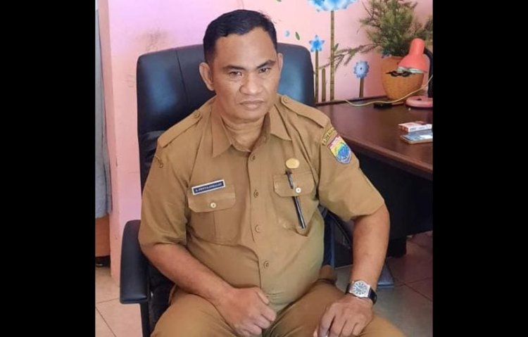 6 Kadus Terima SK dari PJ Desa Lokki Ambrosis Puttileihalat