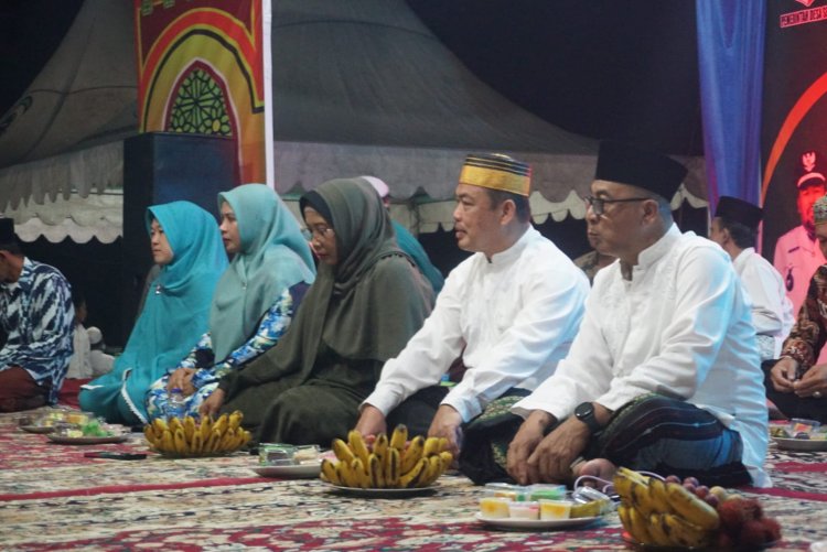 Bupati Mempawah menghadiri peringatan Maulid Nabi Muhammad Saw di Desa Sejegi, Kecamatan Mempawah Timur