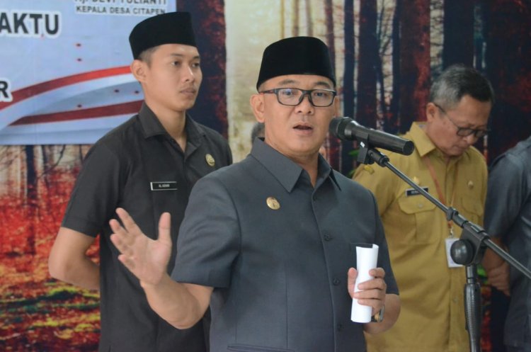 Bupati Iwan Setiawan Ingatkan Kades Harus Jaga Demokrasi