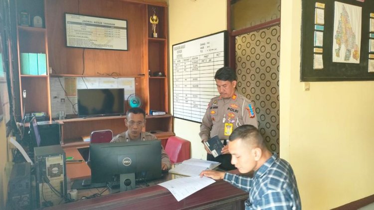 PIKET PAWAS WILAYAH HUKUM POLSEK CIOMAS POLRES BOGOR LAKSANAKAN MONITORING SPKT TERHADAP PELAYANAN MASYARAKAT