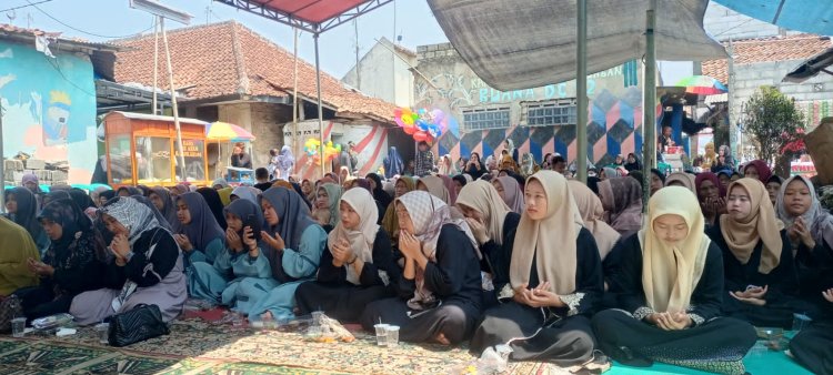 Gelar Peringatan Maulid Nabi Muhammad Saw, Ustadzah Iis Solihat tekankan Pentingnya Menjaga Shalat Waktu,