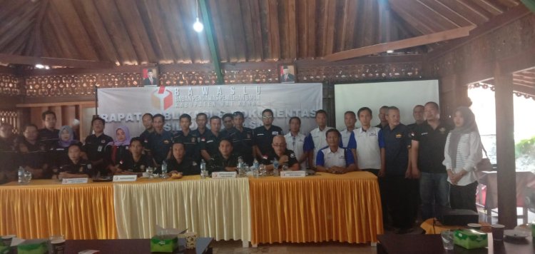 Bawaslu Way Kanan Bersama Beberapa Organisasi Media Gelar Rakor Tahapan Pencalonan DPR, DPD dan Presiden Wakil Presiden