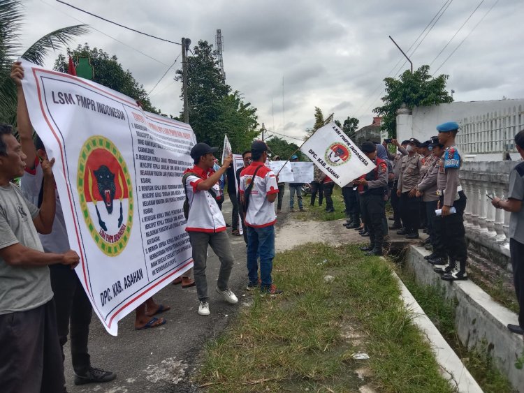 LSM PMPRI Kabupaten Asahan Geruduk Kantor Cabdis Pendidikan, Minta Kacabdis Segera Dicopot