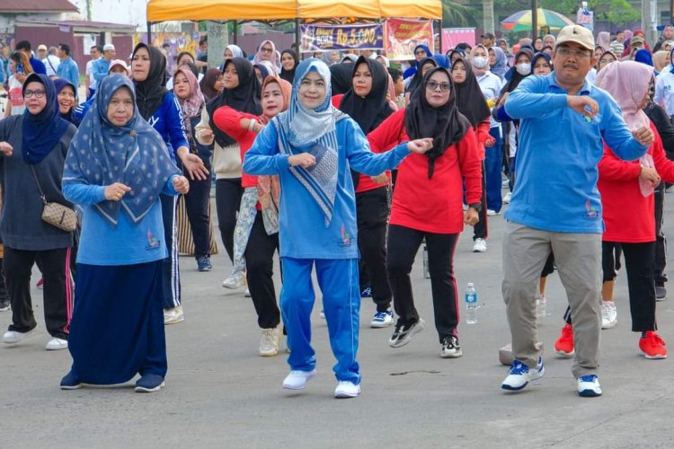Bupati Tanjabbar Ikuti Senam Bersama dalam Rangka HKN ke-59 Tahun 2023