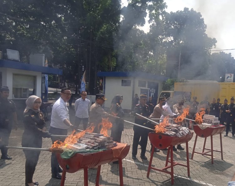 Pemusnahan BMMN Bea Cukai Bogor, Kakanwil DJBC Jawa Barat Apresiasi Kinerja Bea Cukai Bogor Dalam Penindakan Bidang Cukai