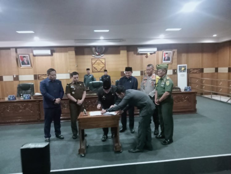 Rapat Paripurna Penandatanganan KUA dan PPAS APBD TA 2024