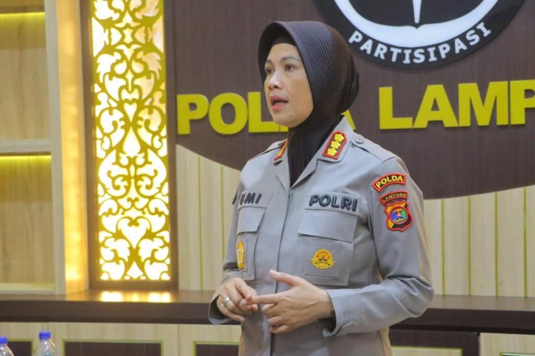 Viral Wisudawan Bawa Spanduk Minta Usut Pembunuhan Ayahnya, Polda Lampung: Sudah Ditangkap, Tersangka Tunggal